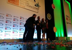Google recebe o GPTW 2014 como melhor empresa para trabalhar na categoria Médias Multinacionais (Foto: ÉPOCA)